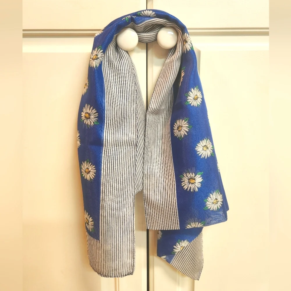 Bloomingdale's Polyester Daisy Print Scarf